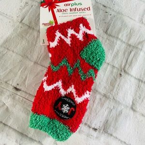 AirPlus Aloe Infused Womens Christmas Socks Size 5-11 NWT